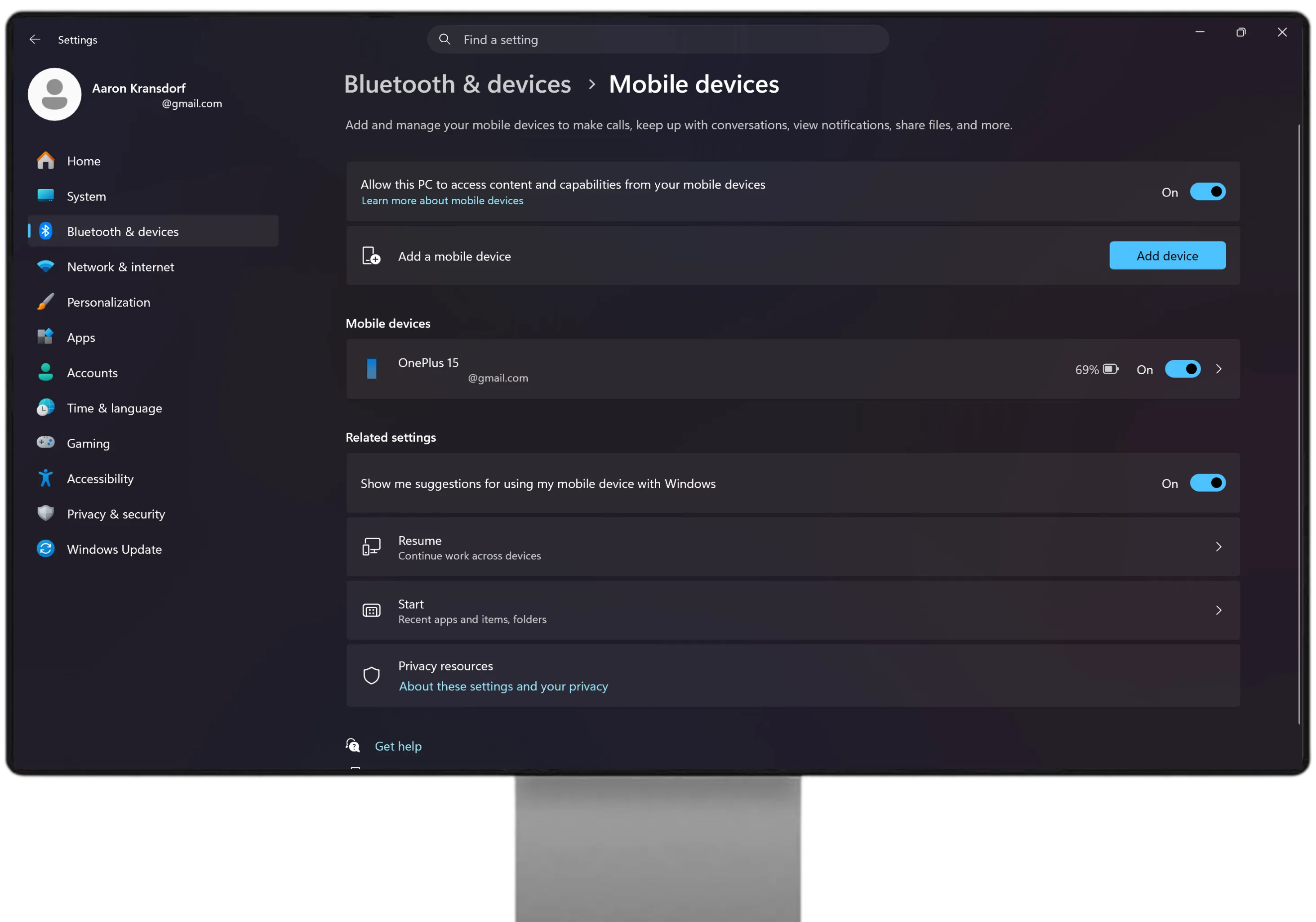 PC screen: Settings, Bluetooth and devices, Mobile devices, with the device toggle